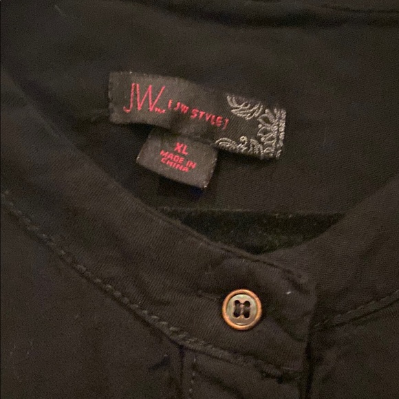 Chic Black Button-Up Dress - Picture 9 of 11